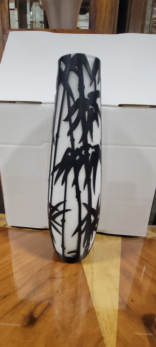 Black/White Vase Rcd