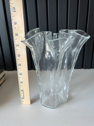 Vintage handkerchief glass ruffled vase RSV