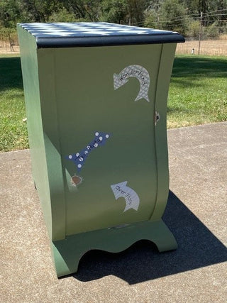DM: Alice in Wonderland end table