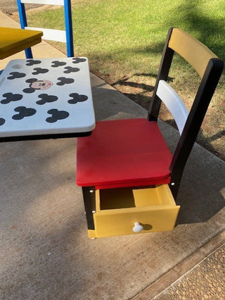 DM: Mickey school desk