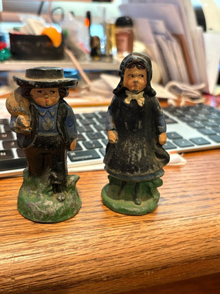 Vtg. Cast Iron Amish Couple Salt & Pepper shakers (2 pieces) 3.5"