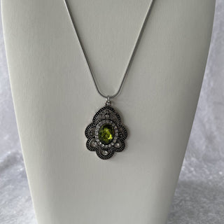 chain necklace w/ green & rhinestone pendant RSV