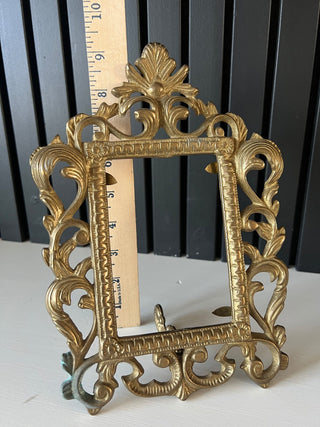 Vintage ornate brass stand frame RSV|128169