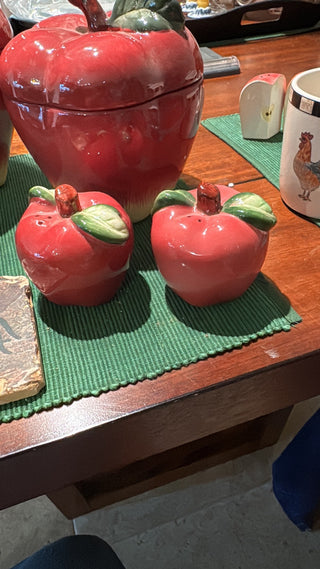 Vintage Red Ceramic Apple S&P-KL RCD