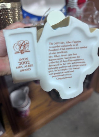 AVON 2002 MRS. ALBEE PORCELAIN PRESIDENT'S CLUB AWARD|84054