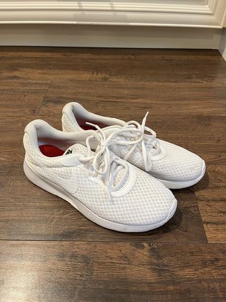 Women's All White Nike Shoes Size 8.5 RCD|117386