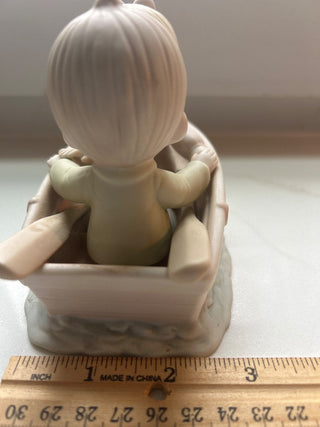 PRECIOUS MOMENTS 1985 FIGURINE  "FRIENDS NEVER DRIFT APART"-RSV
