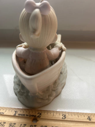 PRECIOUS MOMENTS 1985 FIGURINE  "FRIENDS NEVER DRIFT APART"-RSV