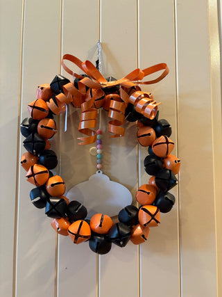 Halloween Wreath - Blk/orange bells w/metal bow 12" rd, RCD