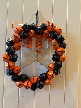Halloween Wreath - Blk/orange bells w/metal bow 12" rd, RCD