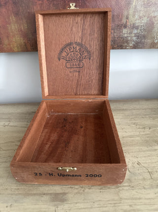 AJ - H. Upmann Cigar Box MTS