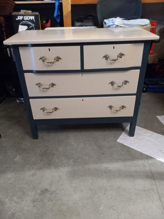 SZ Vtg 4dr Dresser Beige/Anvil Grey|51066