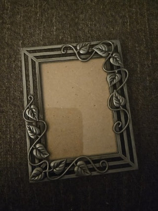 RM826-Small Silver Ivy Frame 4.5x3.5