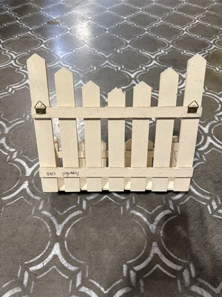 AJ - Bunny Picket Fence Hanging Shelf MTS