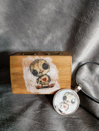 Chick box and necklace rsv
