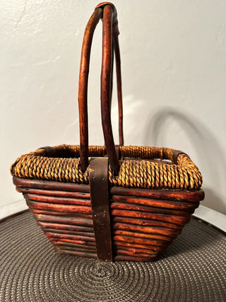 Basket Willow dyed red. Twine Rim. MTS