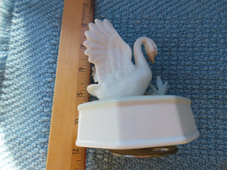 Porcelain swan working music box MTS|69696