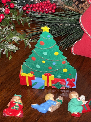 Vtg JSNY Christmas Tree and 3 Children Magnet Set RSV|128468