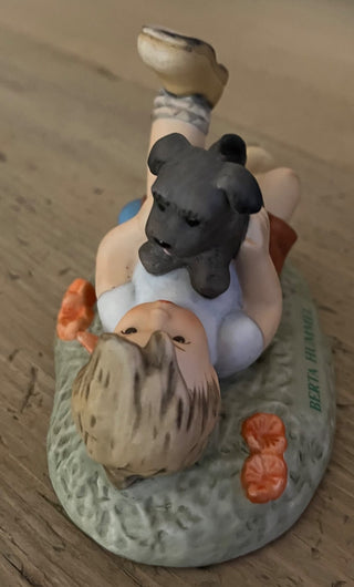 SWEET RETIRED GOEBEL BERTA HUMMEL "PALS" FIGURINE 1996 LIKE NEW CONDITION NO CHIPS OR DAMAGE 4 X 2.5 X 2.75 (KJS) RCD|129577