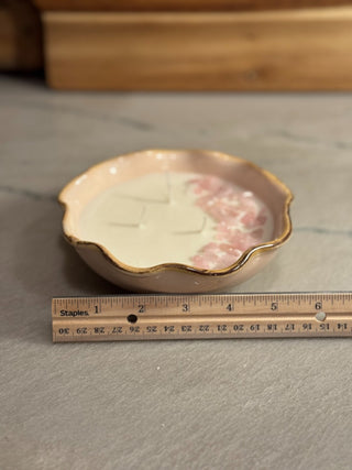 HANDMADE UPCYCLED CANDLE PINK BOWL W/WAVY GOLD LIP W/ROSE QUARTZ STONES SCENT TULIP FIELDS|107313