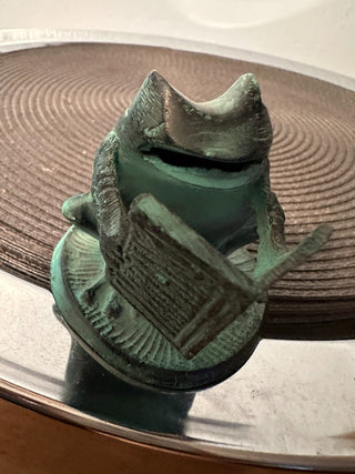 Frog Iron Lily Pad Singer MTS