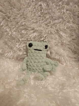 Frog: Crocheted light green, super soft yarn