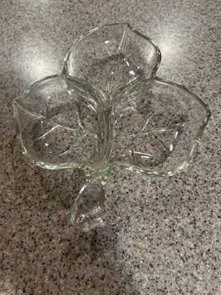Clear glass maple leaf W/ 3 compartments