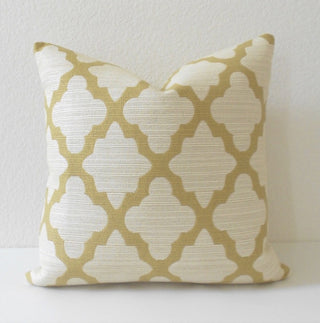 18” Yellow quatrefoil pillow