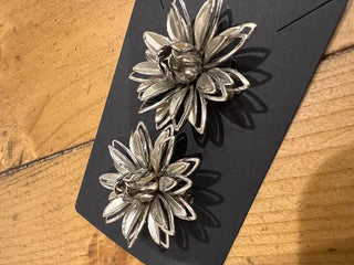 Silver Flower Earrings Lisner Clip-ons MTS|96247