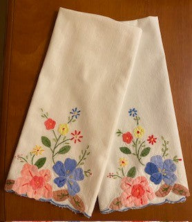 Vntge Linen Tea Towel w Handsewn Applique