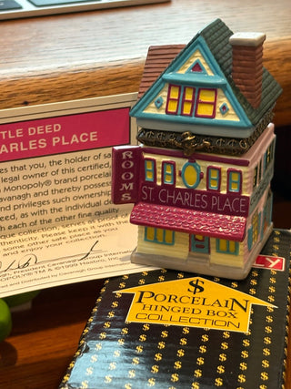 Vtg. Monopoly 'Ct. Charles Boarding house', hinged trinket box 3.25"
