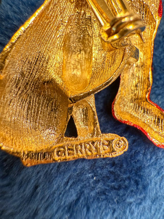 Gerry's Christmas Puppy Dog w Stocking + Holly Enamel PIN BROOCH Gold tone New|139025