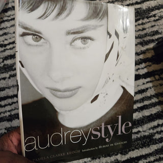 Audrey Style [Hardcover] (BRI) - MTS|116849