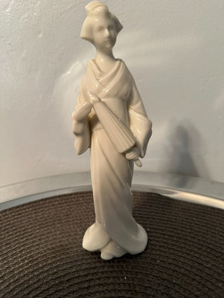 Oriental Porcelain Holds Umbrella  MTS|91329