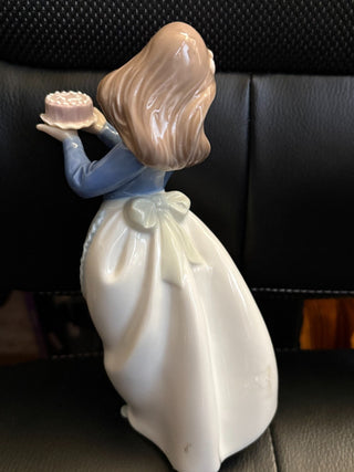 Nao by Lladro - "Puppy's Birthday", #1045 -- 7.5"