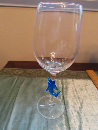 Large Goblet/wine glass w/fish MTS