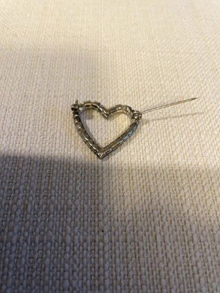 Vintage crystal heart Silvertone pin