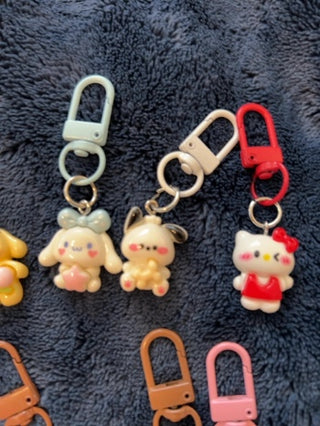 ASSRTD Sanrio Hello Kitty Keychain/Backpack Clip