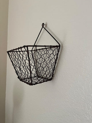SMALL RUSTIC CHICKEN WIRE HANGING BASKET 8"W X 9"H (KJS) RCD