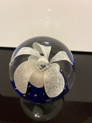 #1712 Paperweight White Flower/Blue RSV