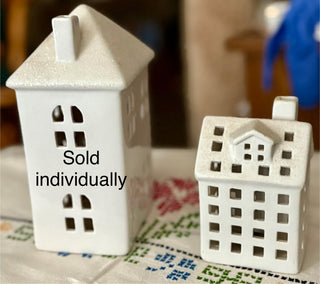 tall white house NO light Snowy roof. 2"roof  w/chimney|134525