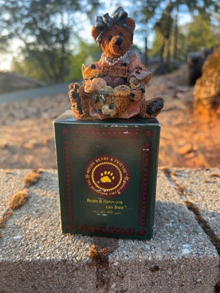 ORIGINAL BOX Boyds Bears & Friends "Justina The Message Bearer"
