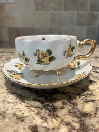 (5) Scalloped Yellow Roses with Gold Trim Tea Cup & Saucer RCD|72046