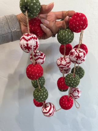 Holiday Knot Ball Garland 5 Ft (1)