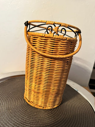 Basket Bottle/Utensil/Vase w/handle MTS