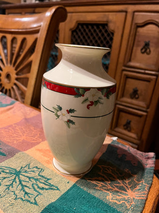 Pfaltzgraff Christmas Yuletide Gold Trimmed Vase.|139842