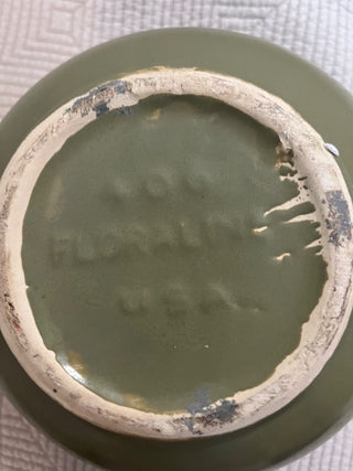 VINTAGE BEAUTIFUL SAGE GREEN FLORALINE CERAMIC PLANTER MADE IN USA EXCELLENT CONDITION NO CHIPS OR CRACKS (KJS) RCD|111412