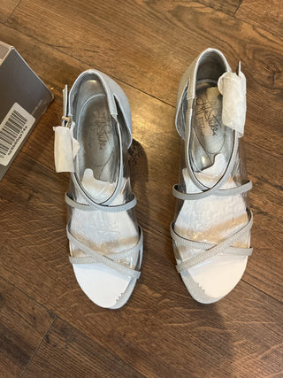 NEW, Life Stride Silver Flaunt Strappy Women's Dress Sandals Shoes Heels Size 8.5 Wide - RCD