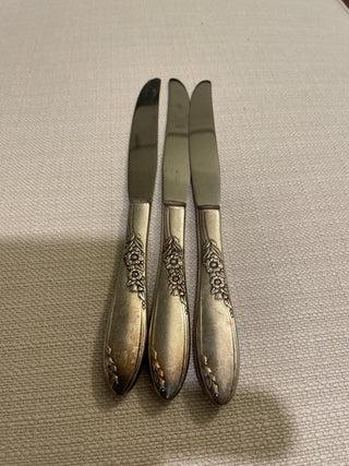 Vintage wm a rogers knives. Set of 3