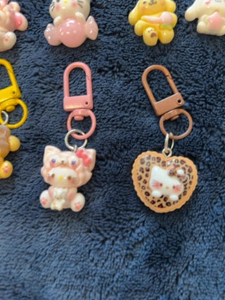 ASSRTD Sanrio Hello Kitty Keychain/Backpack Clip